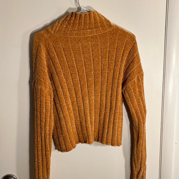 Turtle Neck - Picture 2 of 2